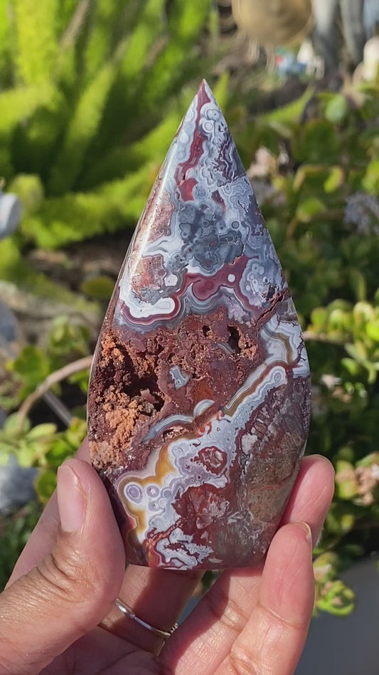 Stunning Mexican Crazy Lace Agate Tear Carving Collectors piece